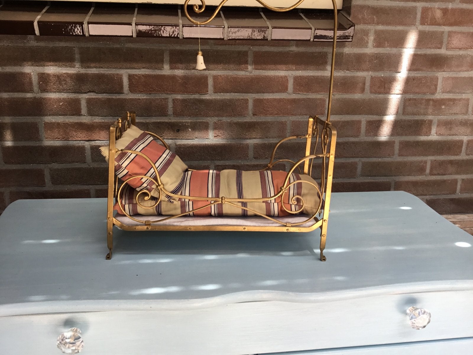 Nostalgisch inklapbaar poppen ledikantje, Ophalen of Verzenden, Gebruikt, Accessoires