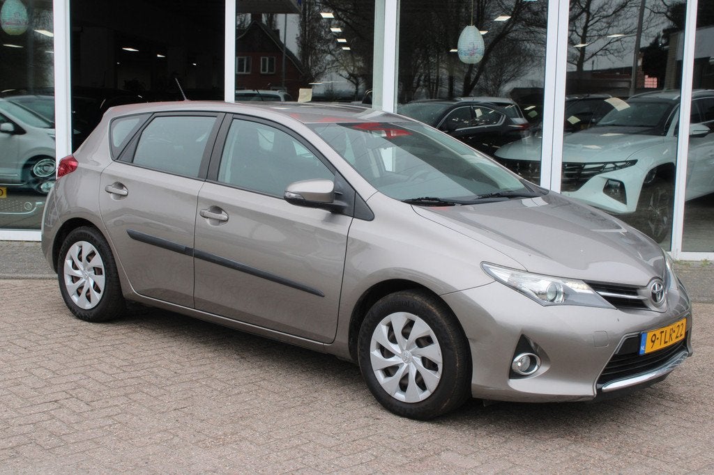 Toyota Auris 1.6 Aspiration//Navi//Camera//Trekhaak!, Voorwielaandrijving, Euro 5, Gebruikt, Zwart