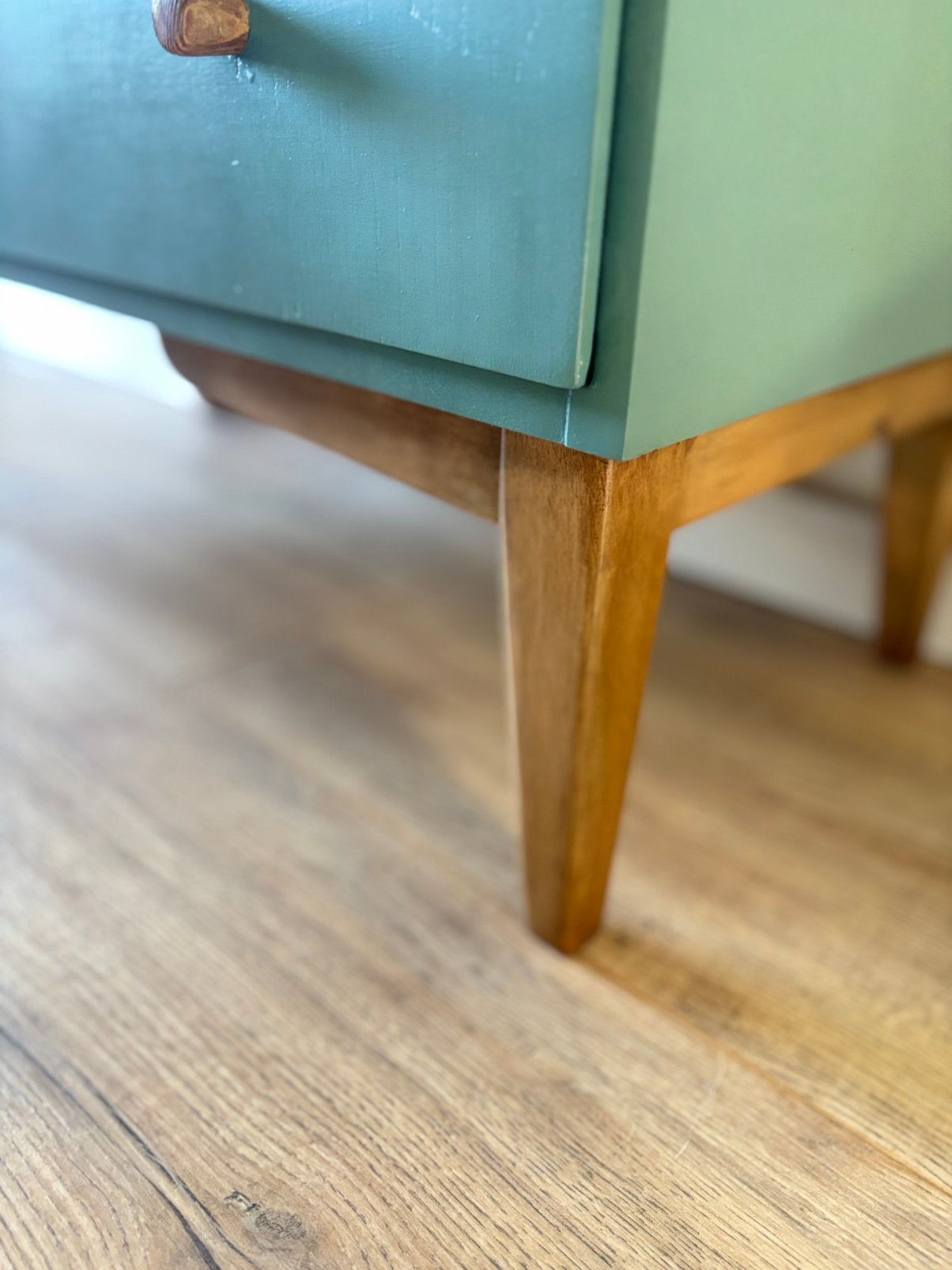 Foto 6 van Vintage Eucalyptusgroene Ladekast