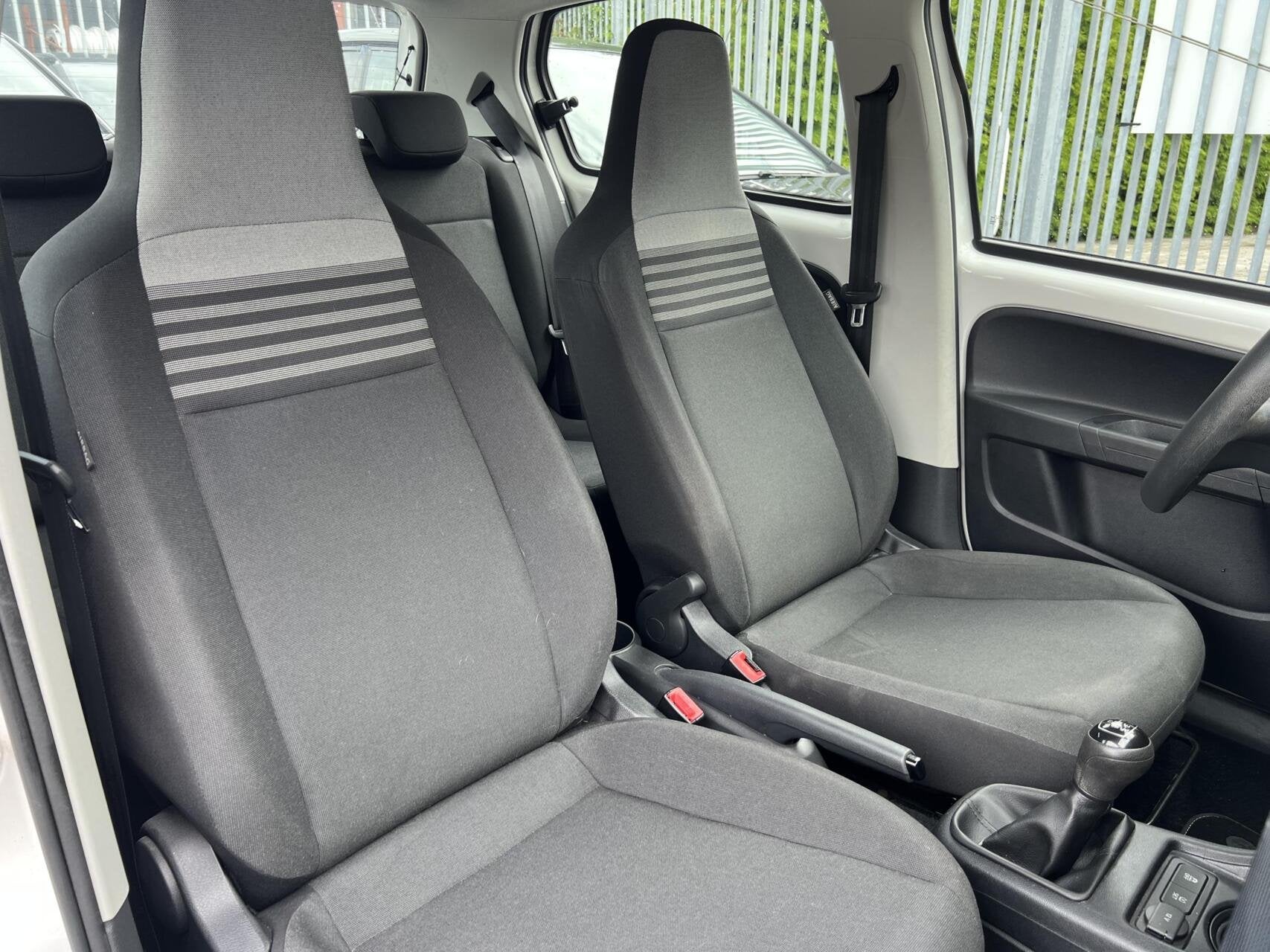 Foto 8 van Volkswagen Up! 1.0 5DRS 2016 Wit | Airco |