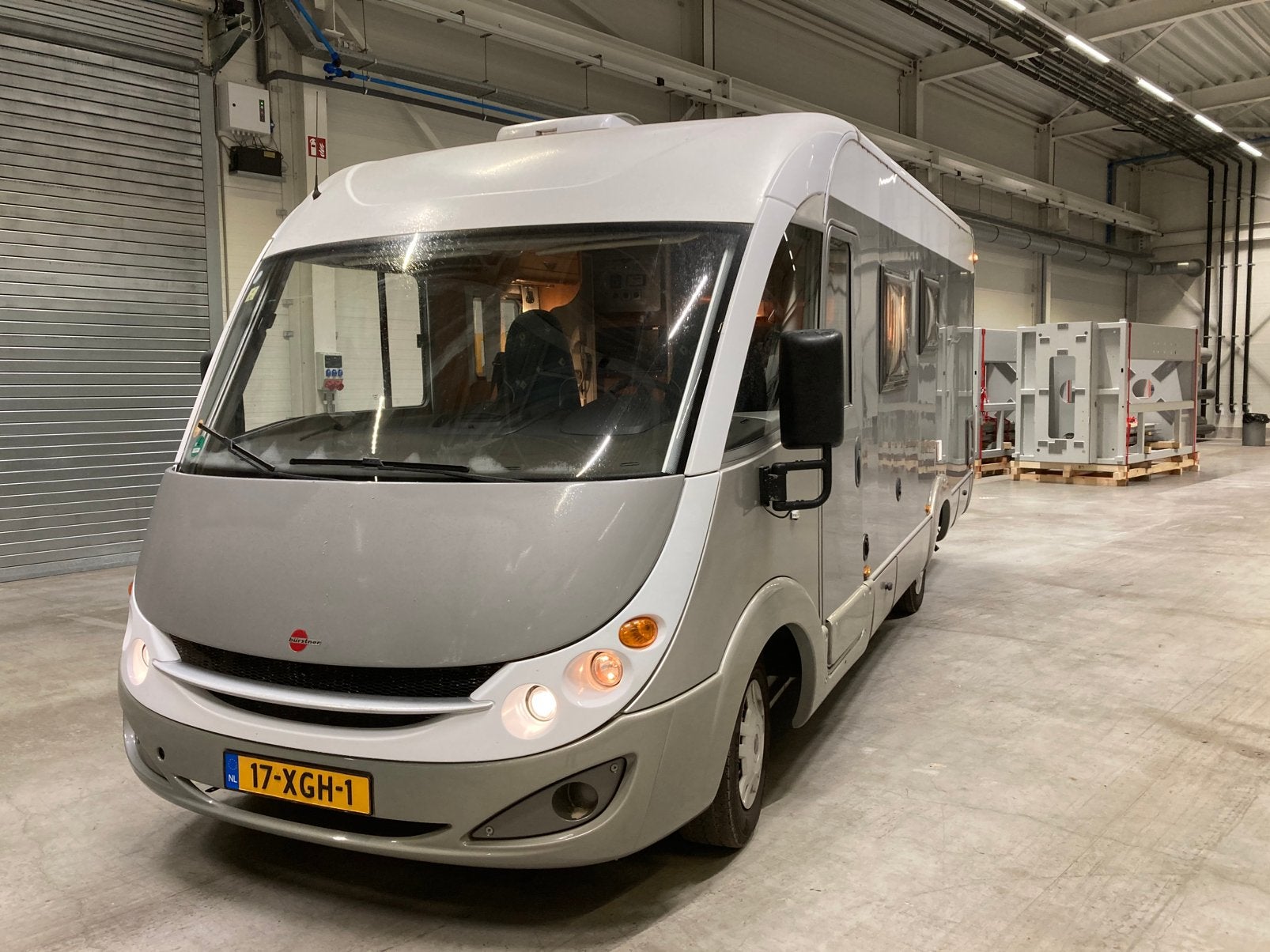 Burstner Aviano i684; Autolevelling; Frans bed; Hefbed, Integraal, Gaslek-detector, Ringverwarming, Fiat