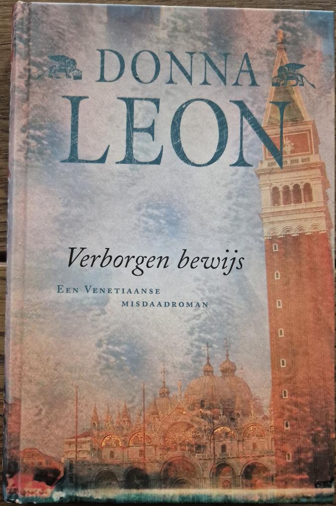 Boek Verborgen bewijs van Donna Leon, Boeken, Romans, Gelezen, Ophalen of Verzenden
