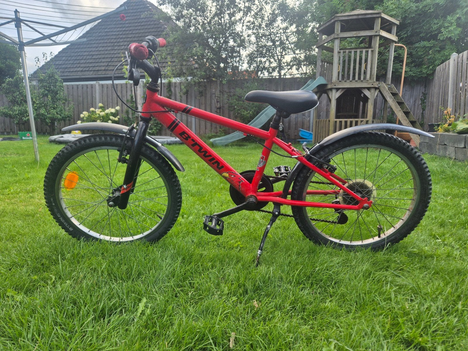 B'Twin 20 inch kinderfiets - Rood, Gebruikt, Velgrem, Versnellingen, Ophalen