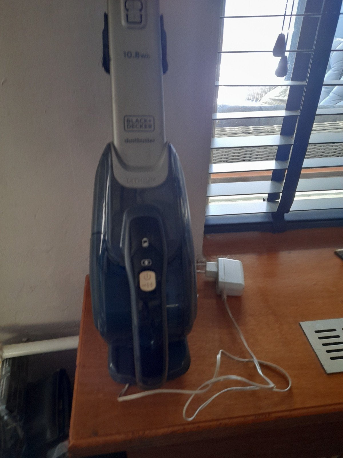 Black&Decker Kruimeldief met oplader, Ophalen, Kruimeldief