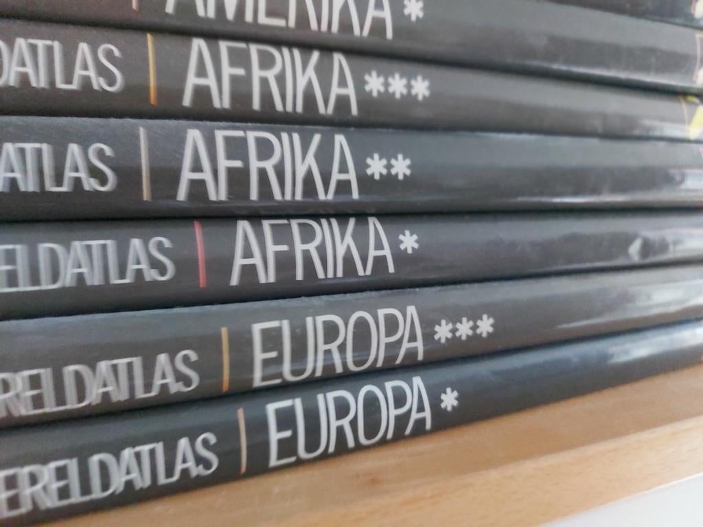 Diverse Wereldatlassen - Ontdek de Continenten, Gelezen, Overige atlassen, 2000 tot heden, Ophalen of Verzenden
