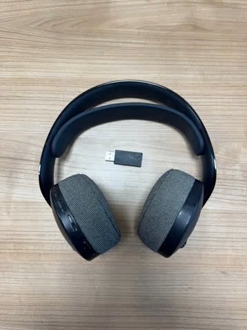 Pulse headset met USB-dongel - Licht gebruikt, Audio, Tv en Foto, Gebruikt, Ophalen of Verzenden, Zwart, Draadloos
