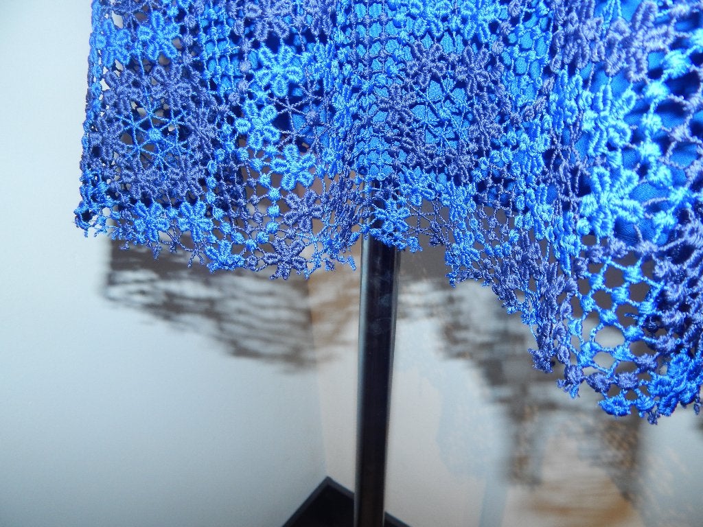 Sandro kobalt vorstelijk blauwe jurk open gewerkte stof S, Sandro, Knielengte, Maat 36 (S), Gedragen