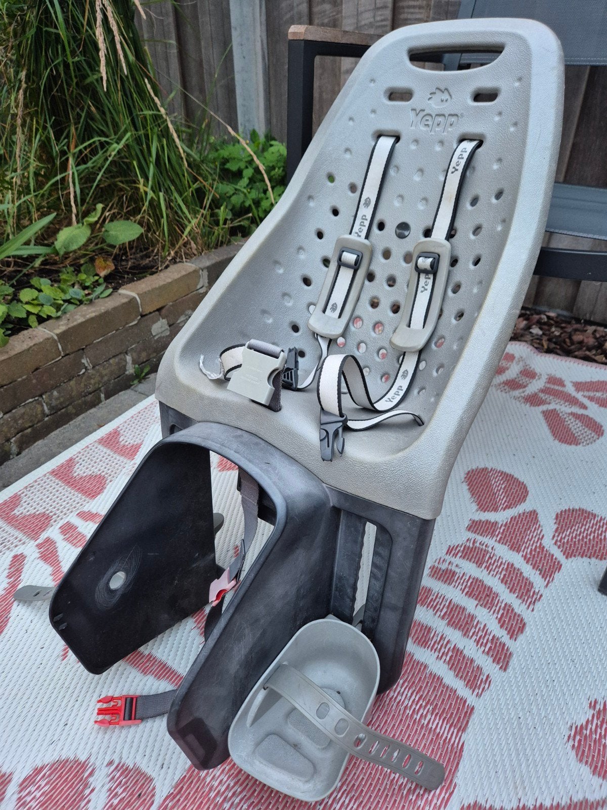 Yepp Achterzitje Fietsstoeltje - Grijs, Fietsen en Brommers, Fietsaccessoires | Fietsstoeltjes, Achterzitje, Yepp, Ophalen, 15 t/m 25 kg