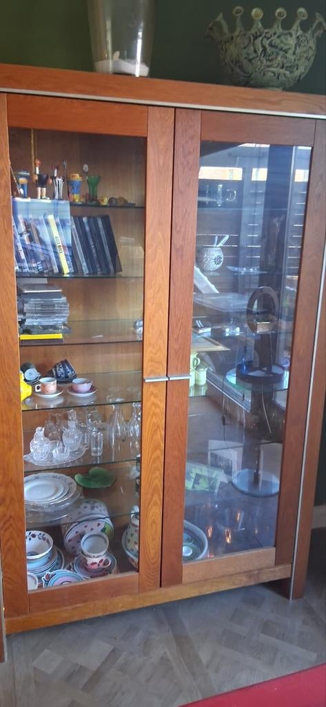 Mooie vitrinekast met glazen planken, Glas, Modern, 150 tot 200 cm, 25 tot 50 cm