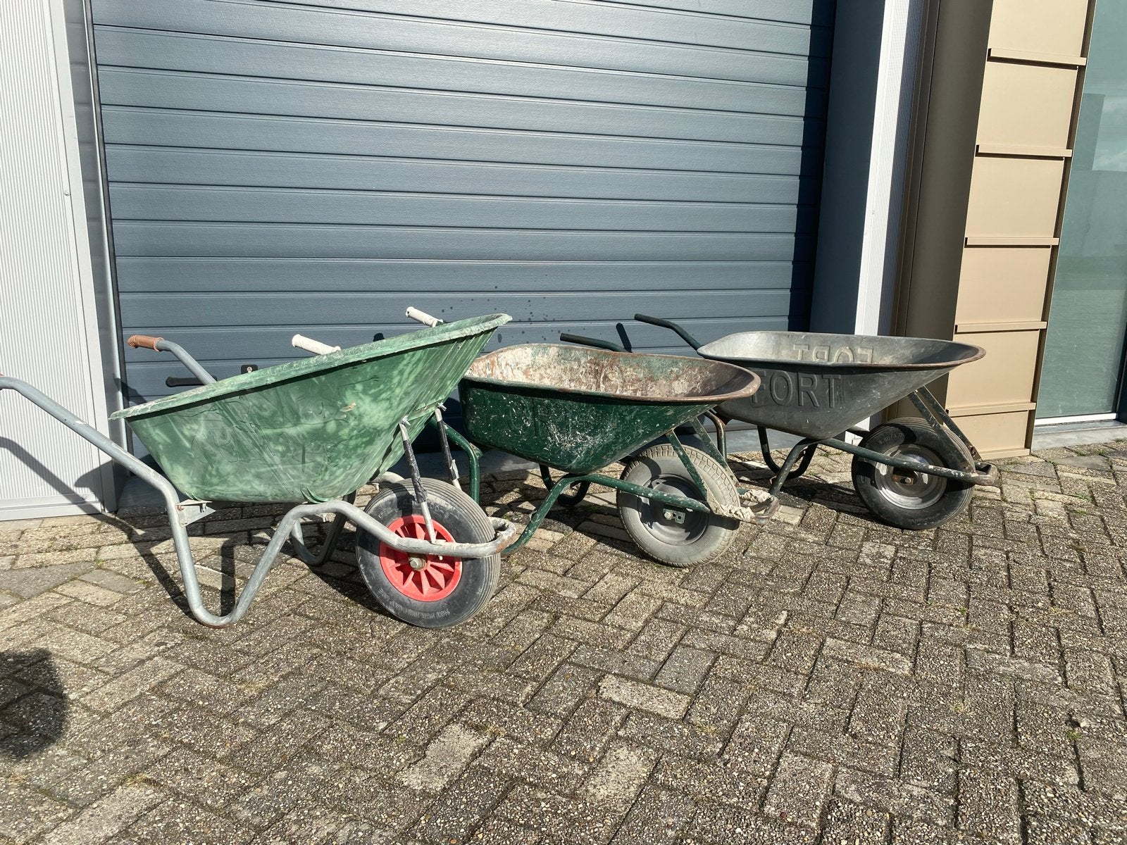 Set van 3 gebruikte kruiwagens voor tuin en bouw, Ophalen of Verzenden, Gebruikt, Handmatig, Tweewielig