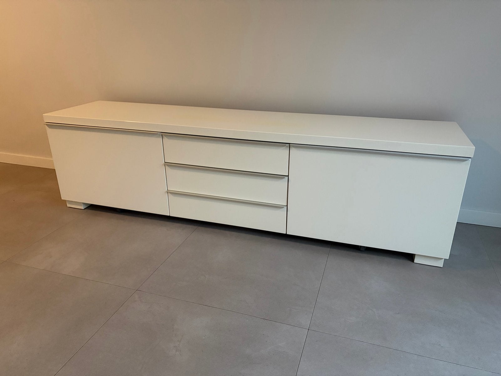 IKEA TV-meubel met 3 klapdeurtjes en 2 diepe lades, Ophalen, Gebruikt, 150 tot 200 cm, Minder dan 100 cm