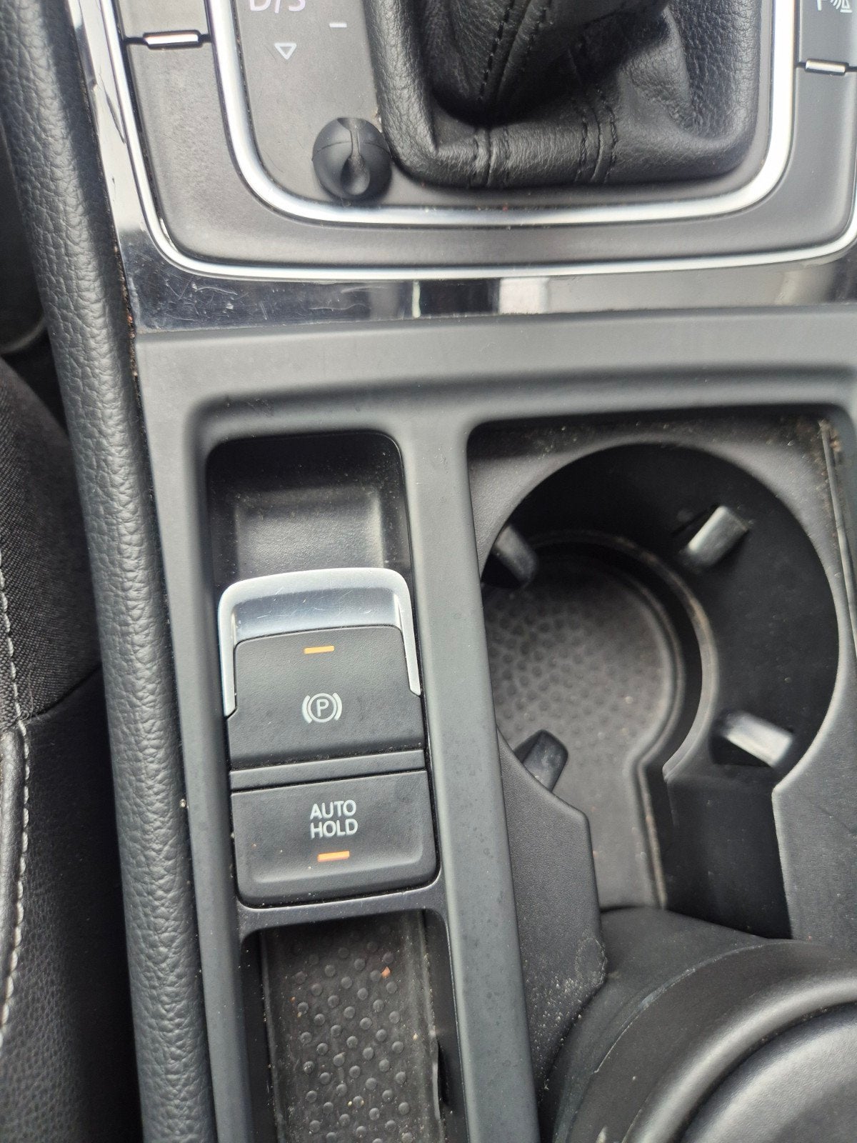 Foto 20 van Volkswagen Golf 1.2 TSI 77KW 5D DSG 2014 Zwart