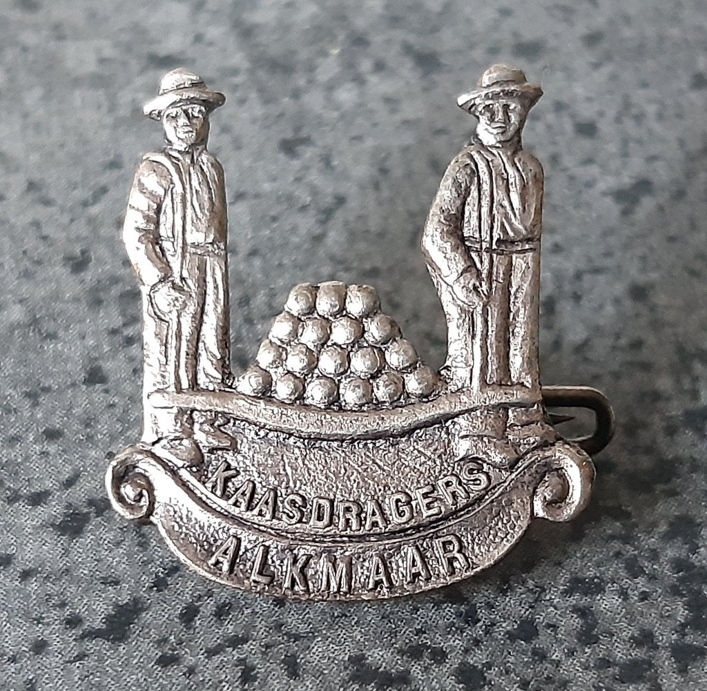 speldje kaasdragers Alkmaar, Ophalen of Verzenden, Gebruikt, Stad of Land, Speldje of Pin