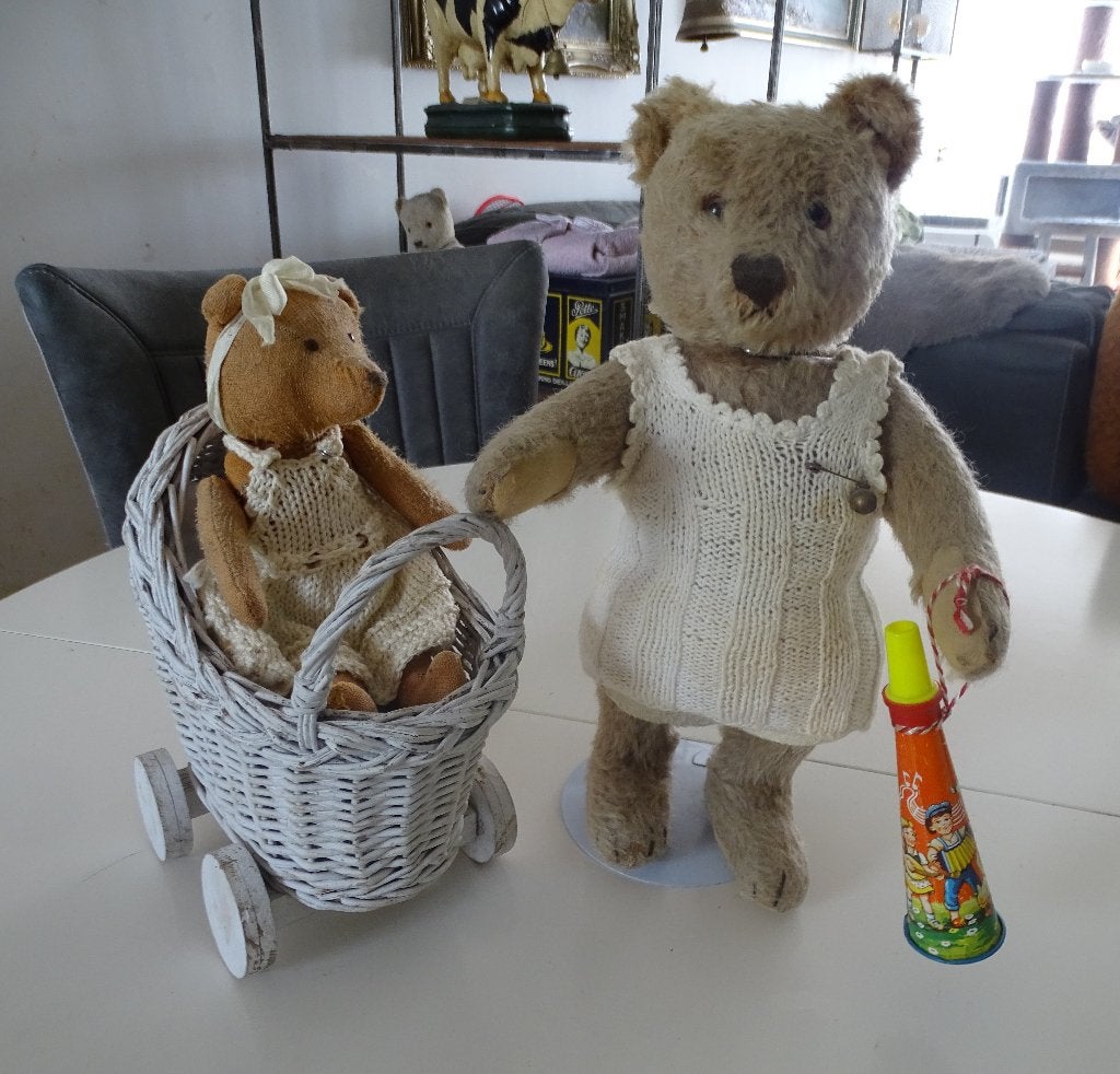 Te Koop leuk oud setje met Kinderwagentje  met 2 Beertjes, Verzenden