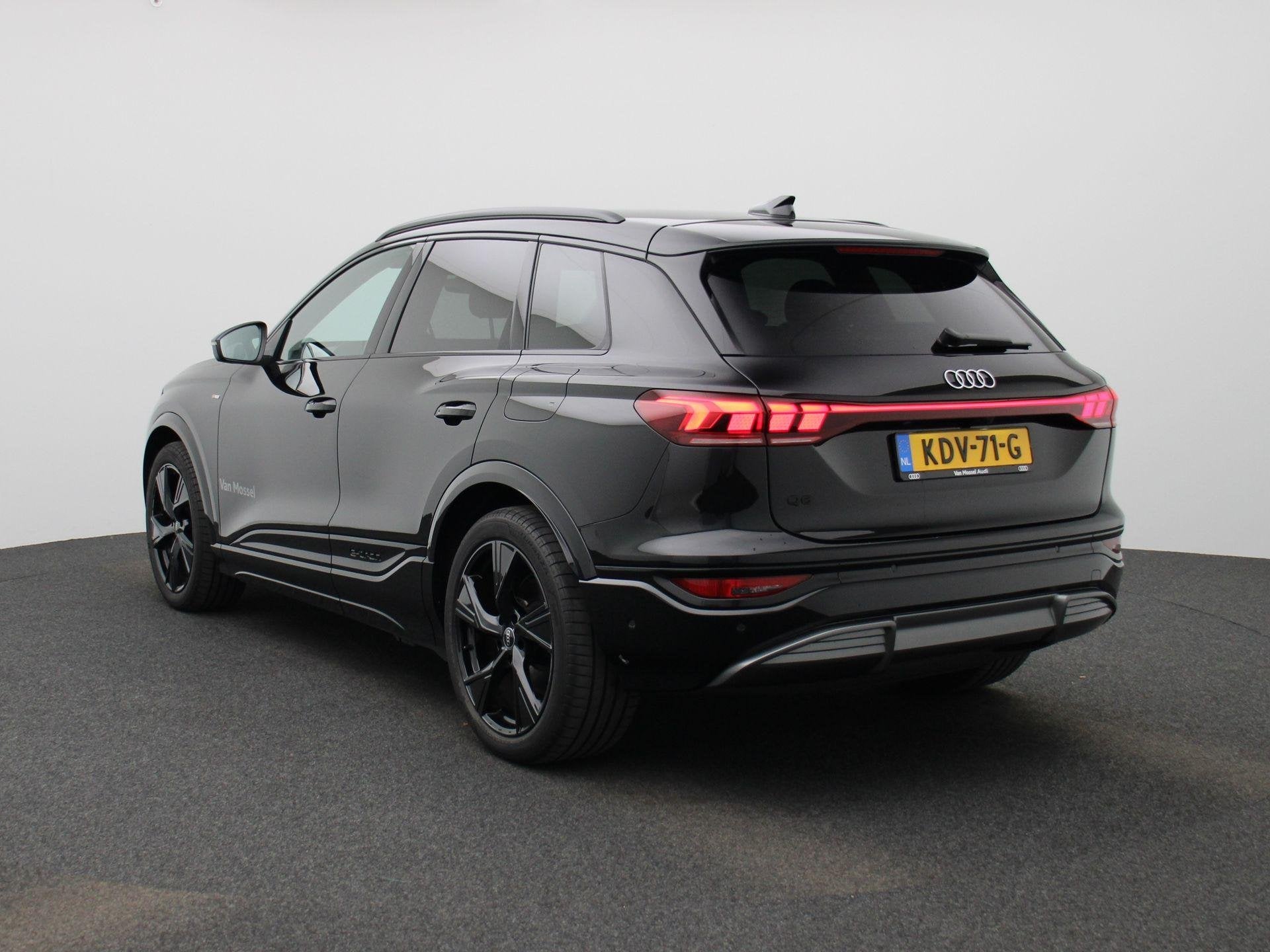 Audi Q6 e-tron edition 83 kWh | Demo | S-line | Automaat | 3, Auto's, Automaat, 12 maanden, Automatische klimaatregeling, Origineel Nederlands