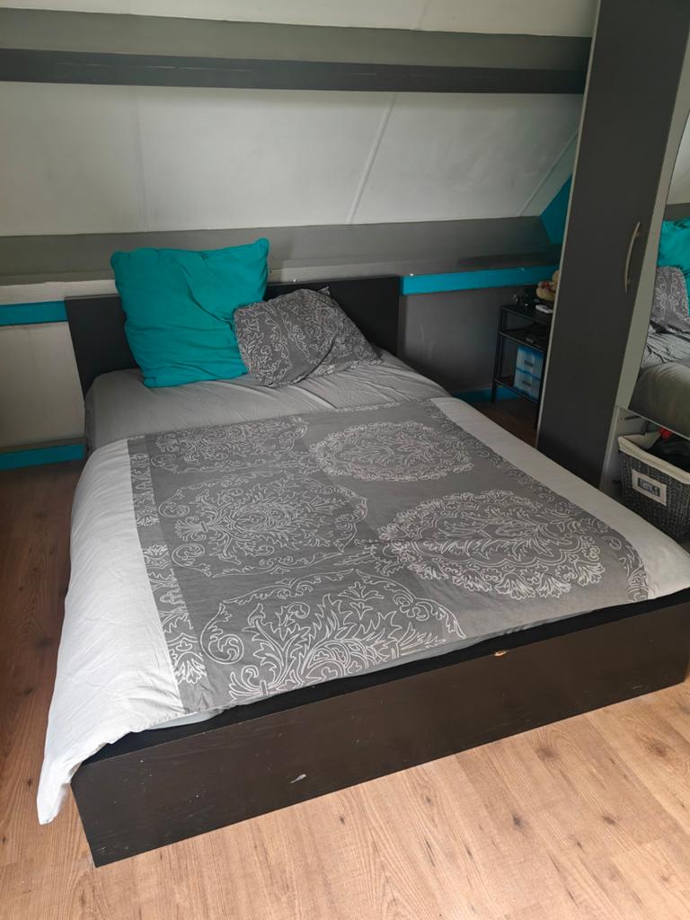 Zwart ikea bed, Huis en Inrichting, Slaapkamer | Bedden, Ophalen, Gebruikt, Zwart, 140 cm