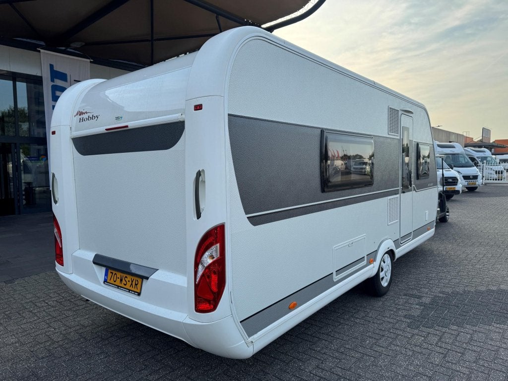 Hobby De Luxe 495 WFB 2018 MOVER + TENT + FIETSENDRAGER, Caravans en Kamperen, Caravans, Hobby, Bedrijf, Treinzit, Ringverwarming
