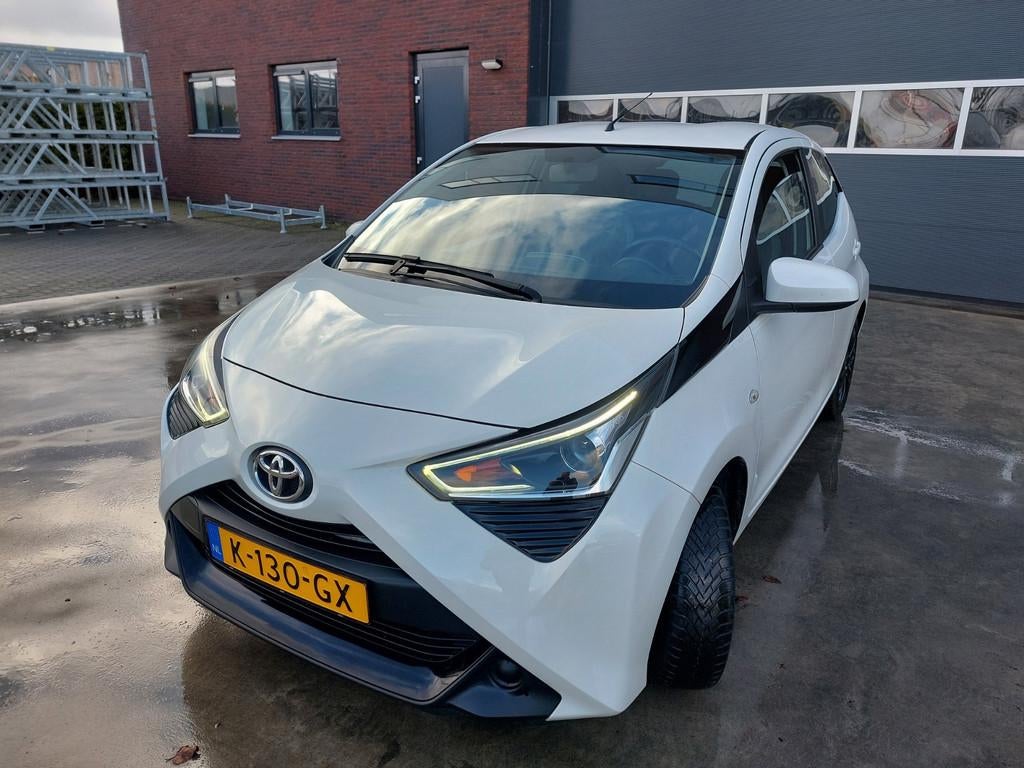 Toyota Aygo 1.0 VVT-i x-play airco car play camera, Voorwielaandrijving, Stof, Gebruikt, Euro 6