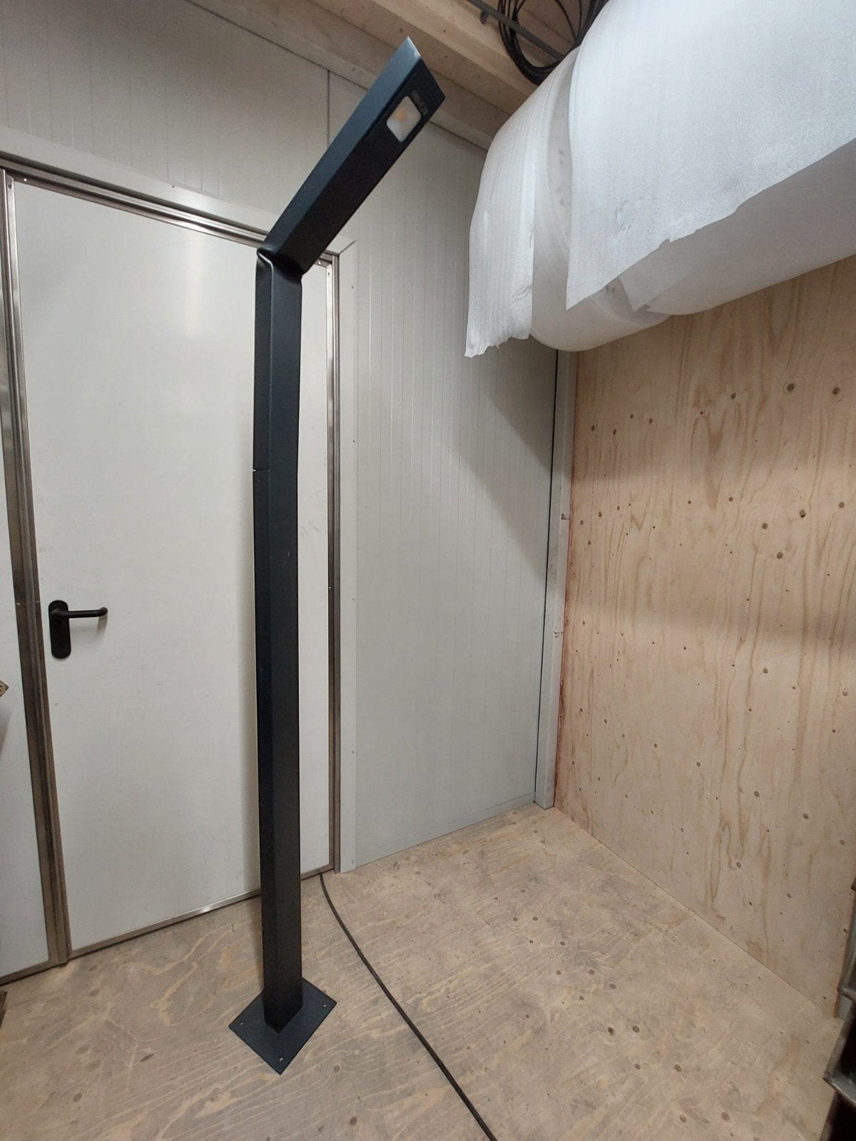 Moderne buitenlamp met sensor - Hoogte 244cm, Ophalen, Minder dan 50 watt, Wandlamp, Nieuw