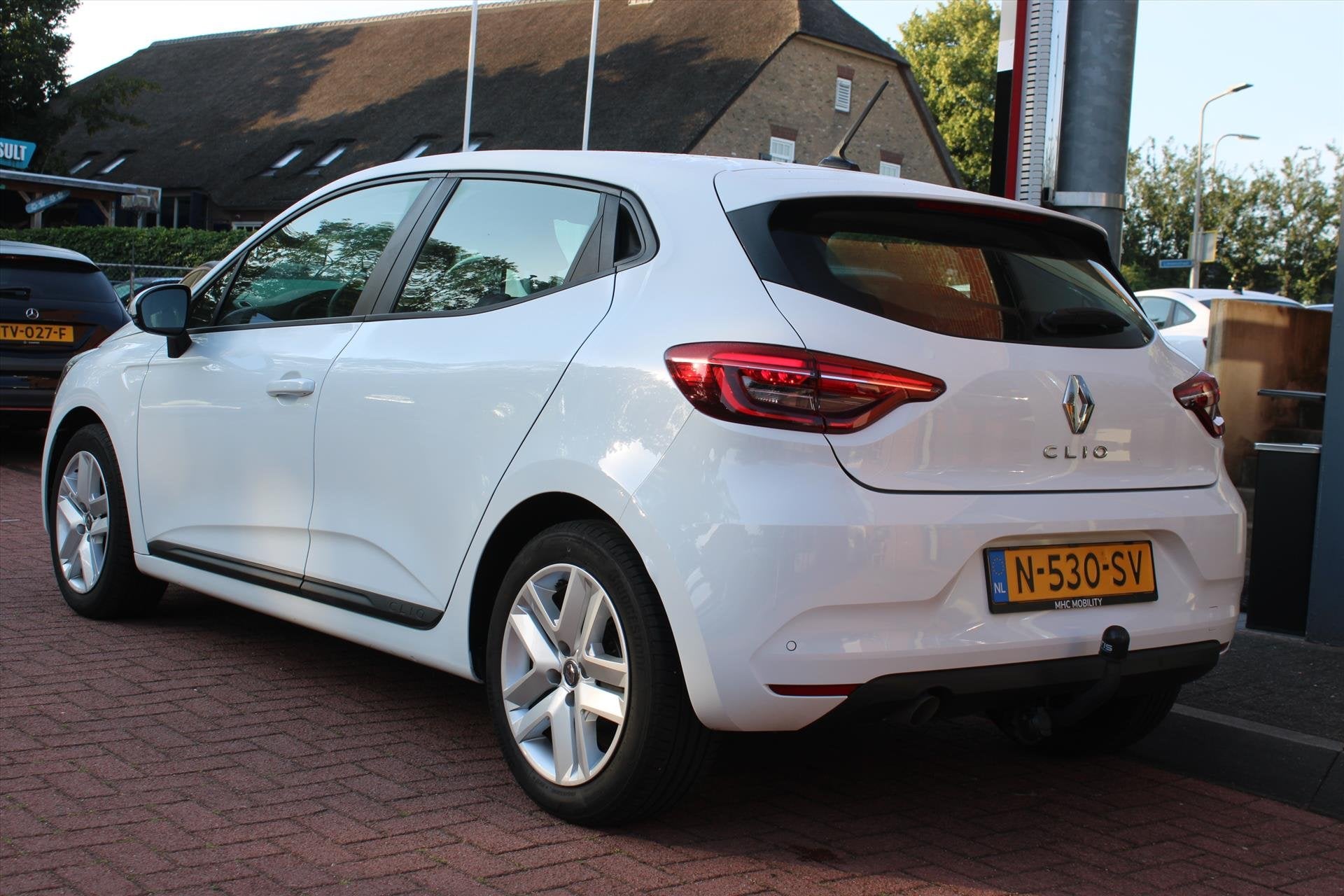 RENAULT Clio 1.0 TCe *Zen* | Trekhaak | Carplay | Cruise & C, Auto's, Renault, Gebruikt, 580 kg, Origineel Nederlands, Bedrijf
