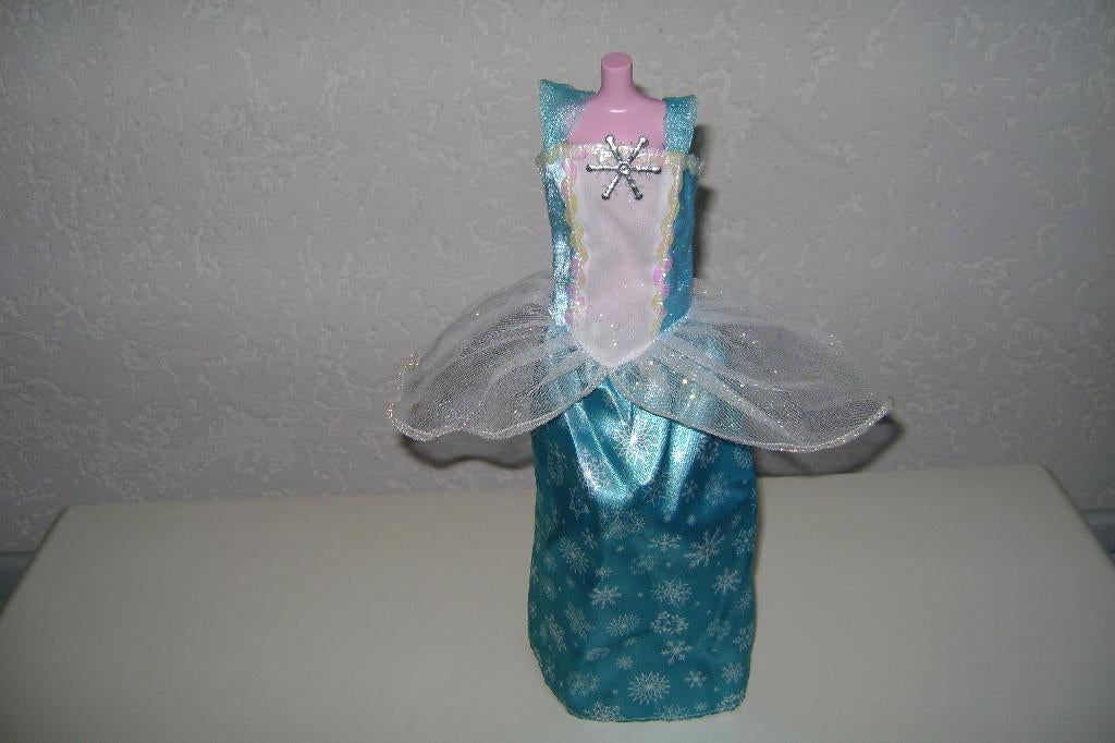 elsa poppenjurkje blauw met tule laag van 30langx7breed, Ophalen of Verzenden, Zo goed als nieuw, Kleertjes