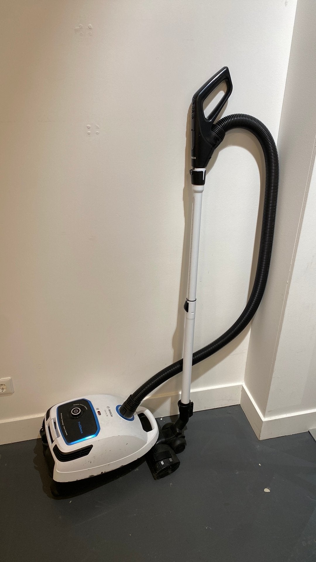 Bosch serie 6 ProSilence, Bosch, Zo goed als nieuw, Stille werking, Steelstofzuiger
