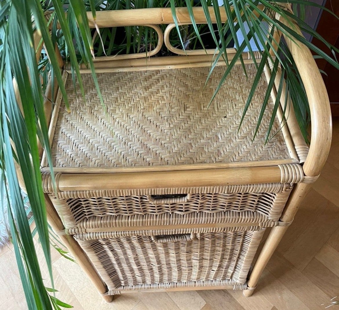 Foto 7 van Vintage rotan ladekastje met 2 laden