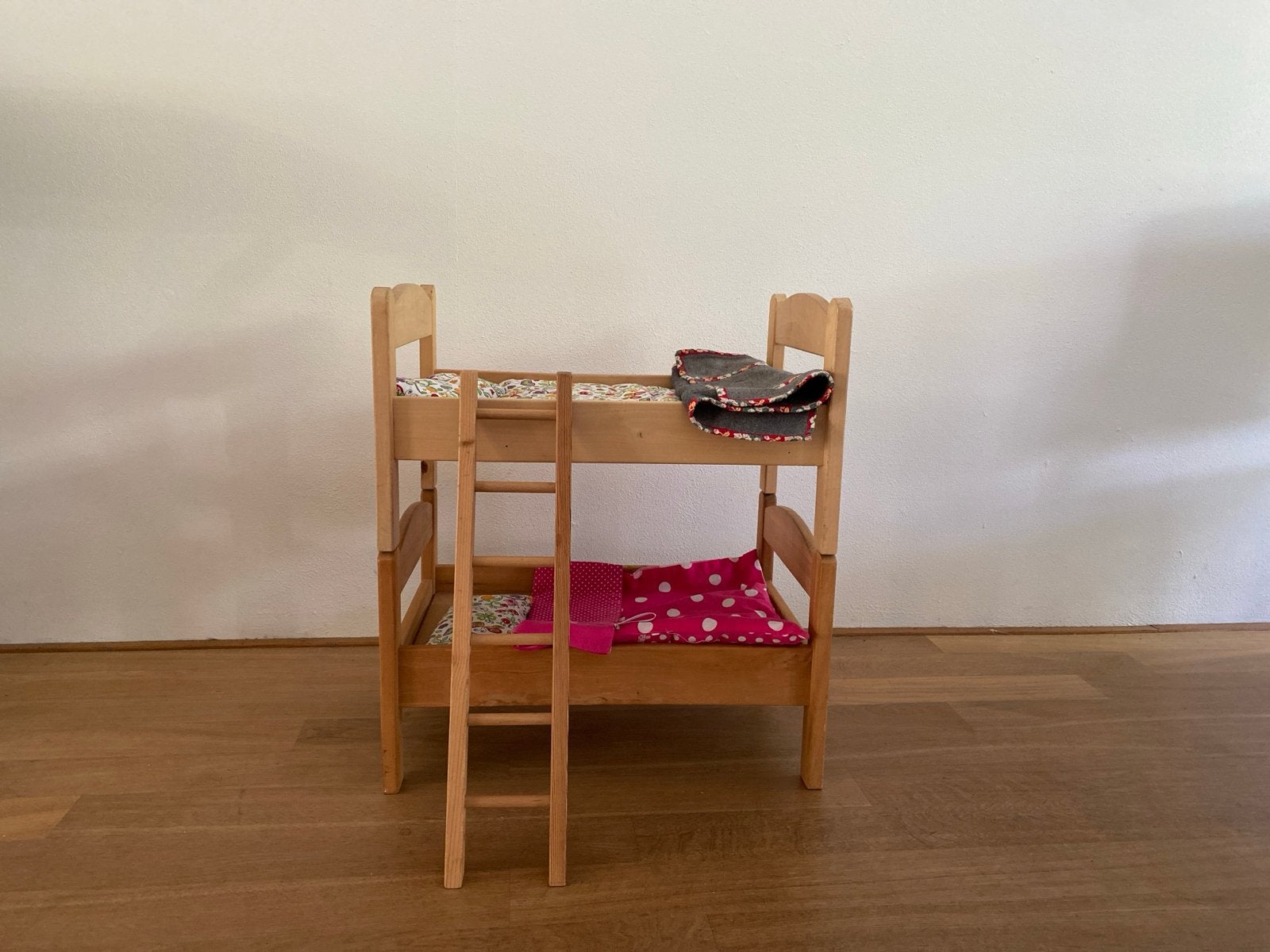 Houten poppen stapelbed met ladder en beddengoed, Ophalen, Zo goed als nieuw, Overige typen