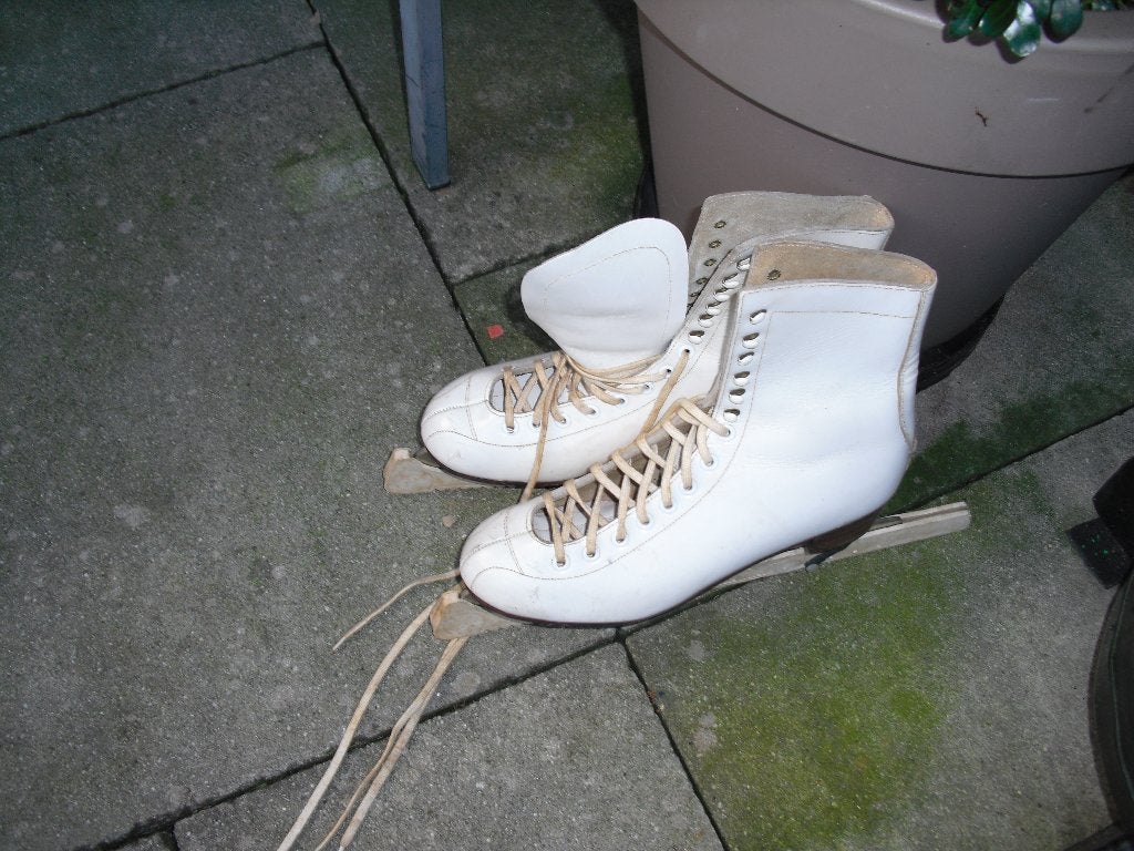 TE KOOP PAAR DAMES KUNST SCHAATSEN, Gebruikt, Noren, Ophalen, Overige merken