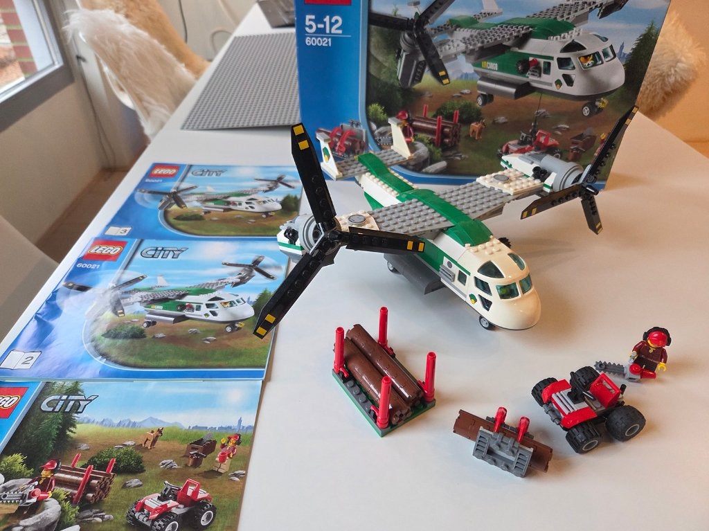 LEGO City 60021 Hefschroef Vrachtvliegtuig, Kinderen en Baby's, Speelgoed | Duplo en Lego, City, Lego, Ophalen of Verzenden, Zo goed als nieuw
