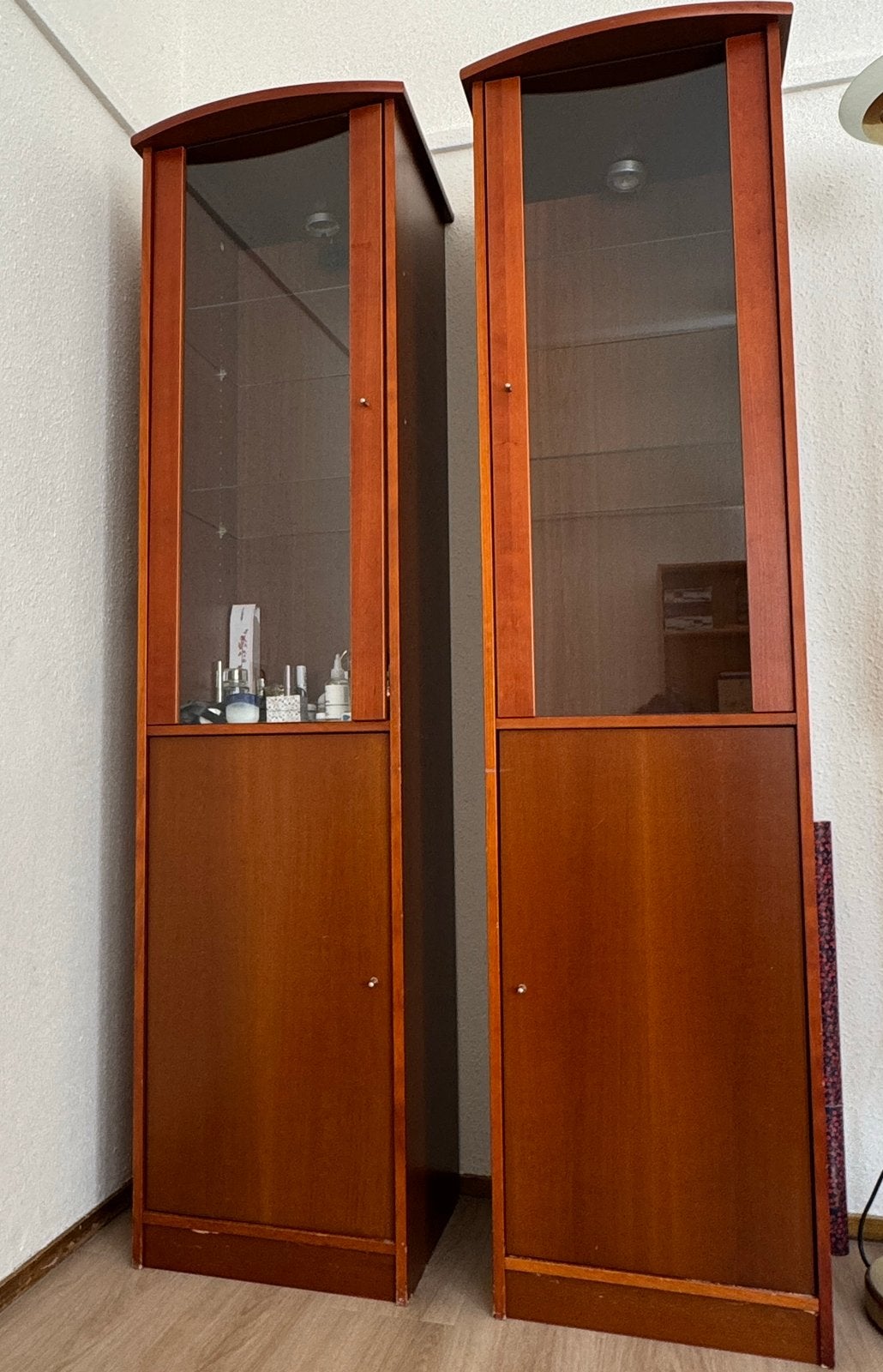 Twee kasten – vitrinekasten, Huis en Inrichting, Kasten | Vitrinekasten, Ophalen, Gebruikt, 50 tot 100 cm, Minder dan 100 cm