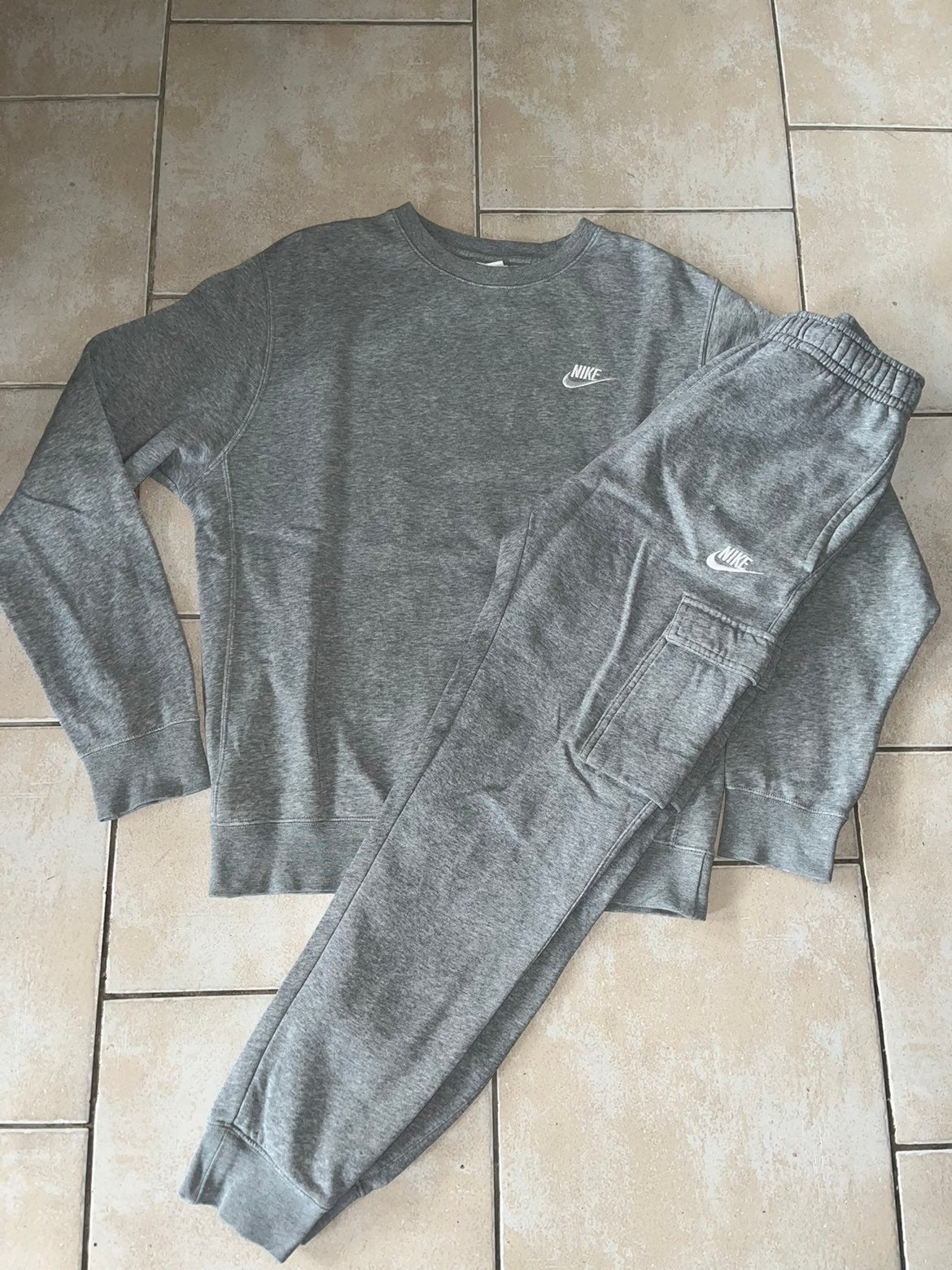 Nike joggings pak grijs, Verzenden, Zo goed als nieuw, Grijs, Korte mouw