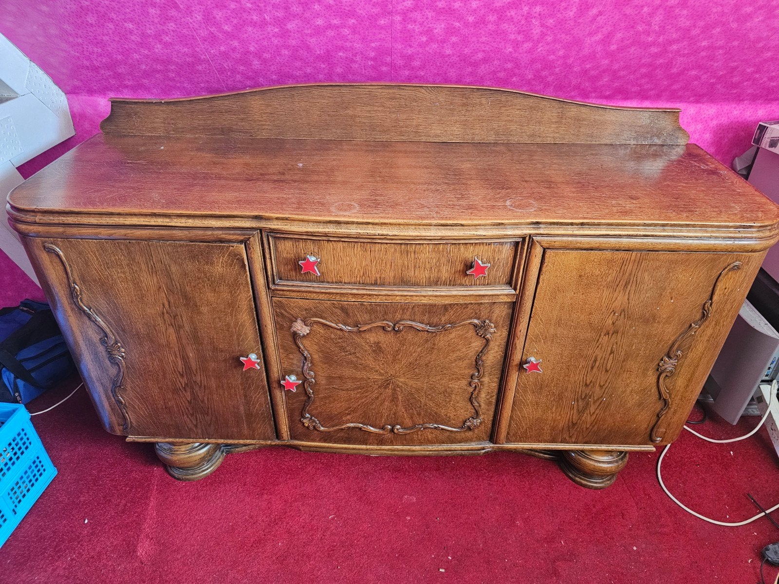 Mooi dressoir met ronde hoeken. Gratis af te halen, Huis en Inrichting, Kasten | Dressoirs, Ophalen, Gebruikt, Overige houtsoorten
