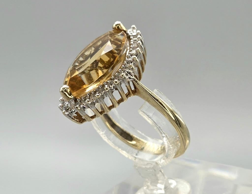 Gouden Vintage ring met gele topaas en diamant. 2026/288., Sieraden, Tassen en Uiterlijk, Ringen, Zo goed als nieuw, Dame, Kleiner dan 17