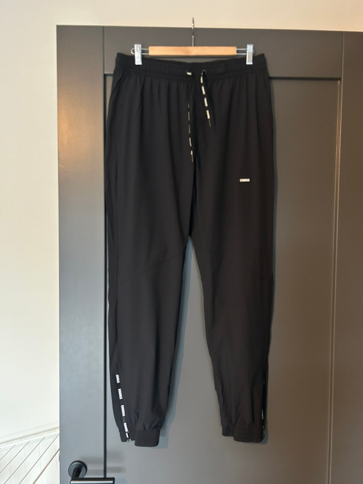 Lange zwarte sportbroek van Stronger large, Verzenden, Zwart, Nieuw, Maat 42/44 (L)