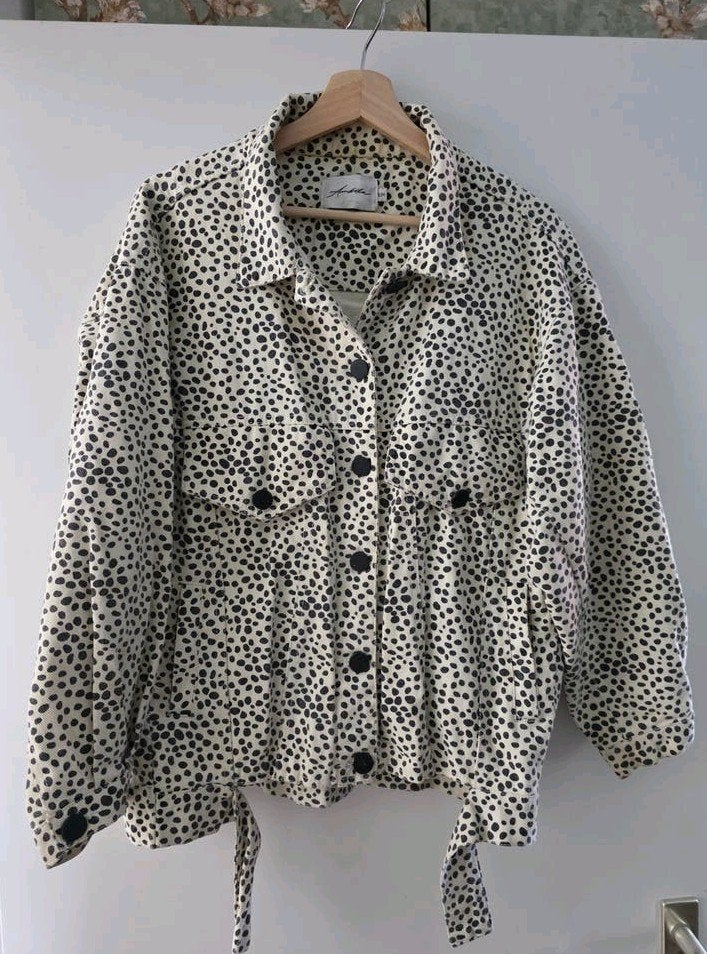 Ambika kort jasje crèmekleur met zwarte stippen S/M, Beige, Ophalen of Verzenden, Jasje, Maat 36 (S)