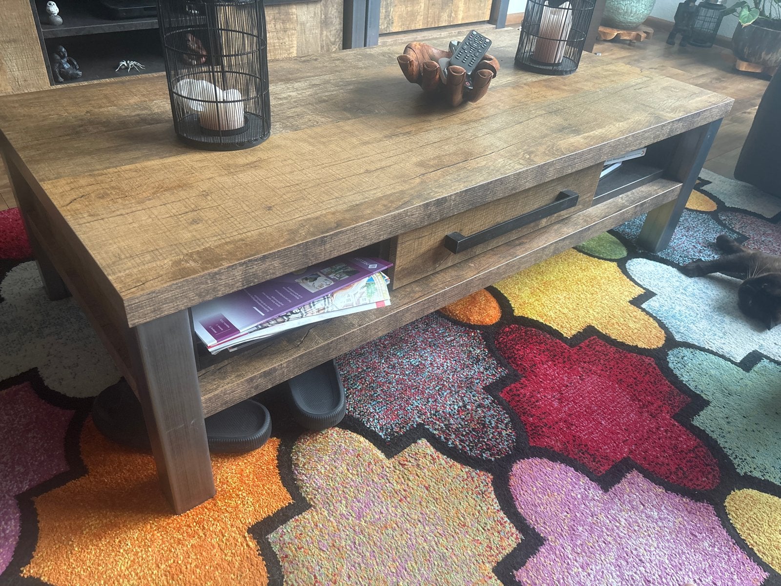Robuuste houten salontafel met metalen poten en lade, Ophalen, 100 tot 150 cm, 50 tot 100 cm, Zo goed als nieuw
