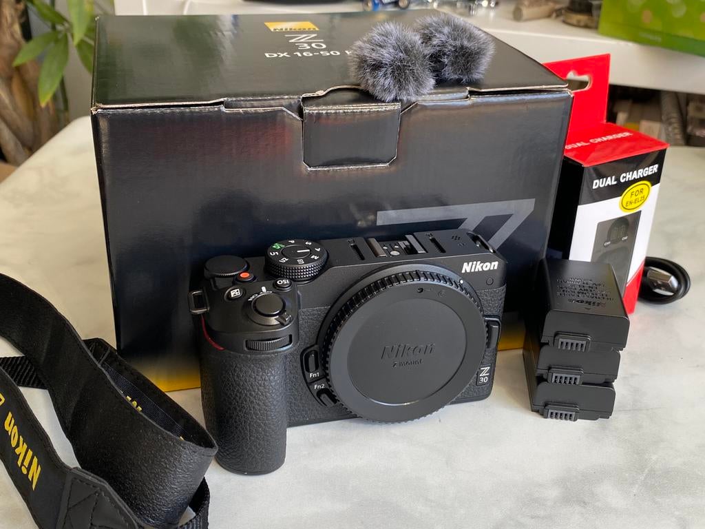 ZGAN Nikon Z30 body + 3 batteries 1849 clicks, Ophalen of Verzenden, Zo goed als nieuw, Nikon, Geen optische zoom
