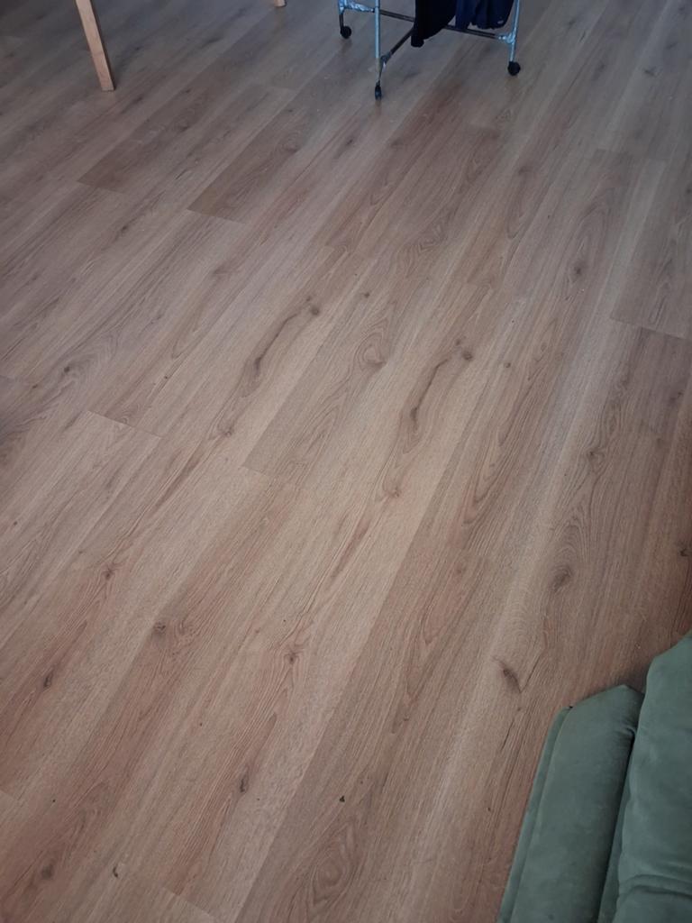 Kliklaminaat+ondervloer+plinten, 50 tot 150 cm, Ophalen of Verzenden, Zo goed als nieuw, 10 m² of meer