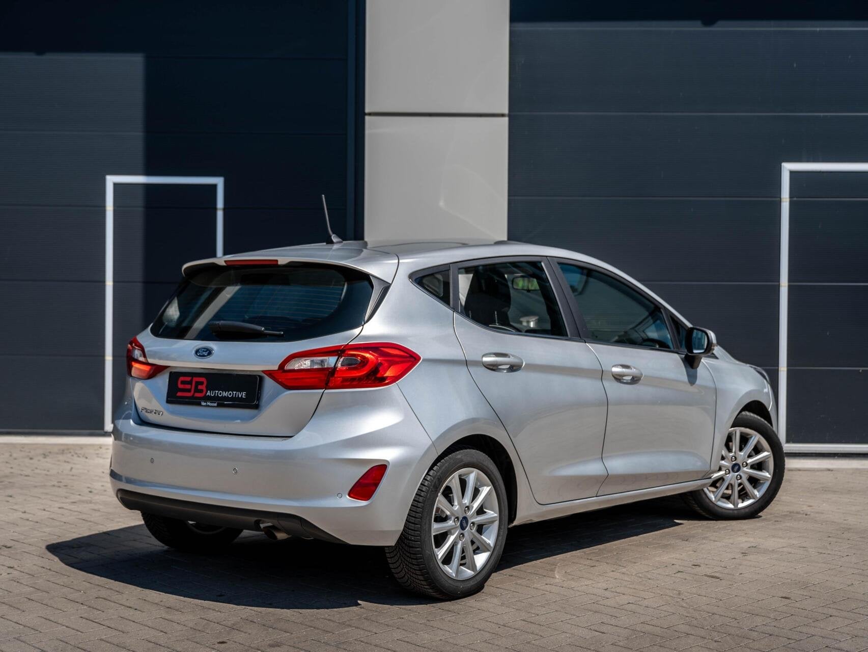 Ford Fiesta 1.1 Trend Cruise|Navi|Radio|Sensor|Lane assist!, Auto's, Voorwielaandrijving, Dealer onderhouden, Bedrijf, Zilver of Grijs