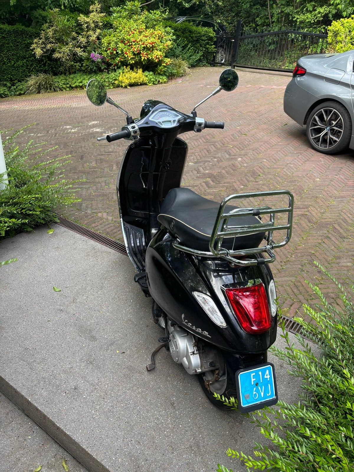 Zwarte Vespa primavera Scooter - Goed Onderhouden, Ophalen, Gebruikt, Overige modellen, Maximaal 45 km/u