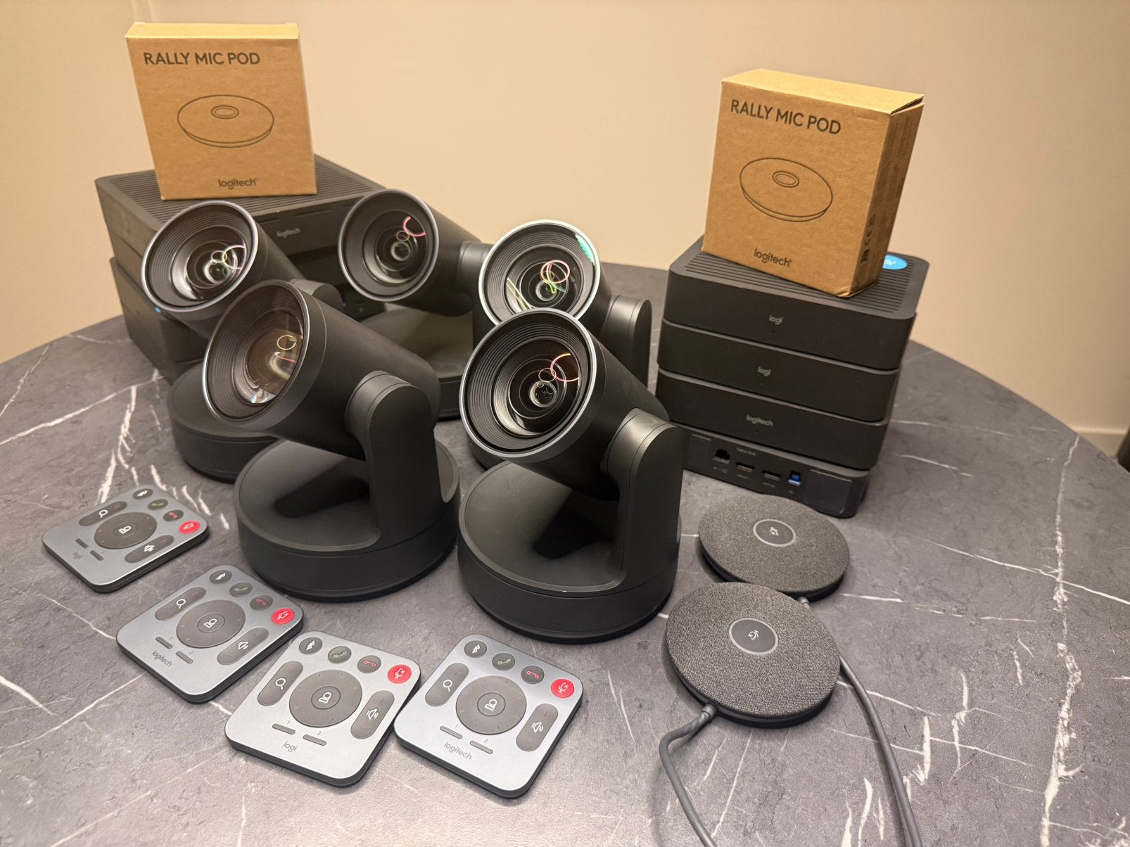 Logitech Rally videoconferencing - 4 sets + extra onderdelen, Ophalen of Verzenden, Zo goed als nieuw, Audio