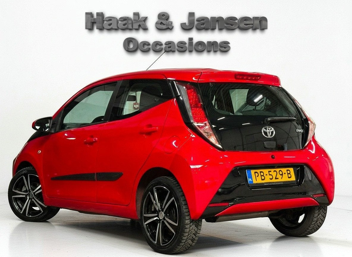 Toyota Aygo 1.0 VVT-i x - Infotainment - Camera - Airco, Auto's, Voorwielaandrijving, Gebruikt, Euro 6, Start-stop-systeem