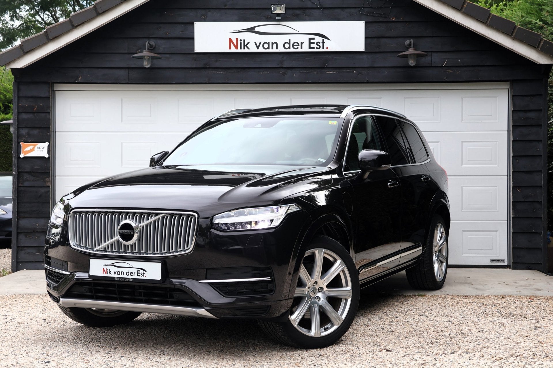 Volvo XC90 2.0 T8 Twin Engine AWD Inscription-Pano-HUD-Trekh, Gebruikt, Zwart, 1969 cc, 7 stoelen