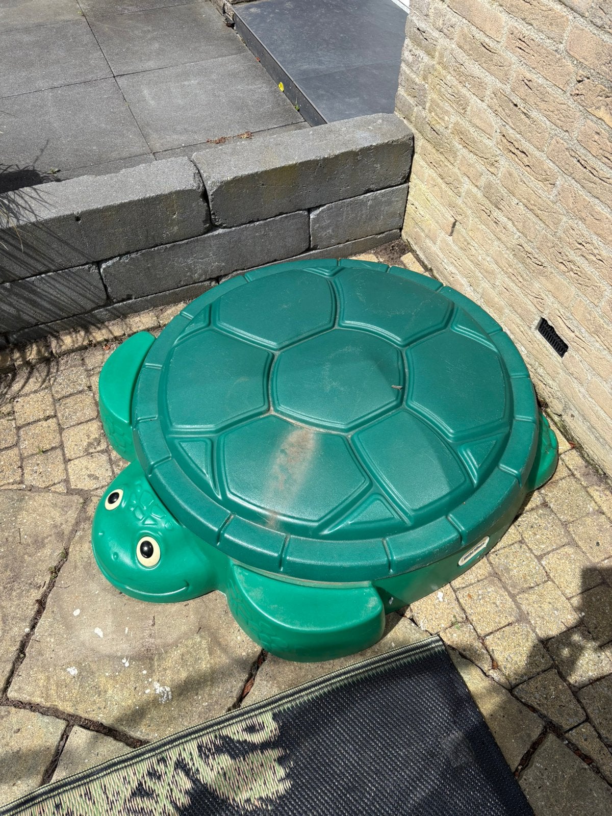 Zandbak schildpad met kleine hoeveelheid zand en speeltjes., Kinderen en Baby's, Speelgoed | Buiten | Zandbakken, Ophalen, Zo goed als nieuw