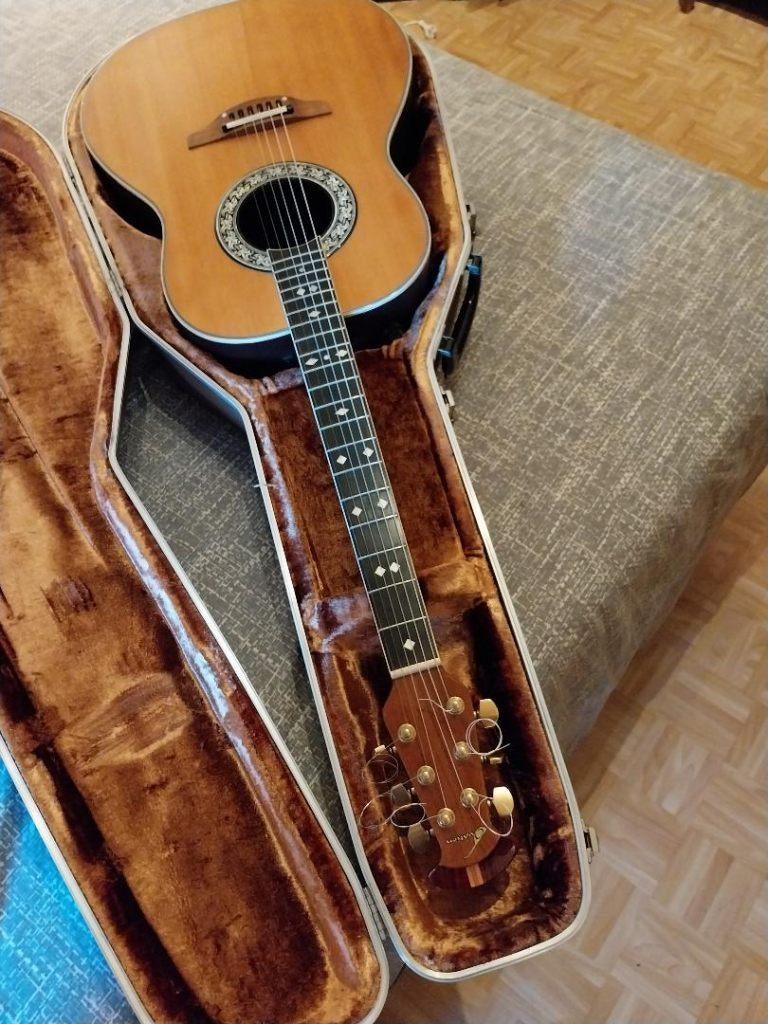 Ovation legend (USA) seventies, Muziek en Instrumenten, Ophalen of Verzenden, Gebruikt, Western- of Steelstringgitaar, Met koffer