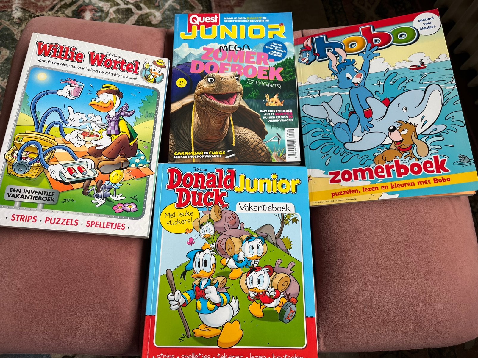 4 vakantieboeken voor kinderen (Donald Duck, Bobo, Quest), Boeken, Meerdere stripboeken, Ophalen of Verzenden, Gelezen