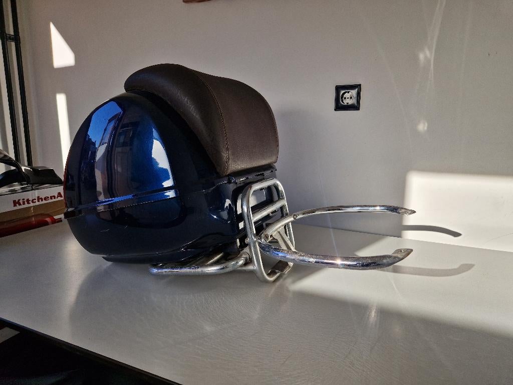 Topkoffer + klapdrager + clamp + rugsteun voor Vespa GTS 300, Ophalen