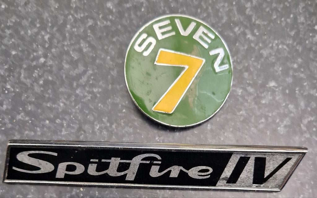 Vintage Caterham 7 & Triumph Spitfire IV Emblemen, Auto-onderdelen, Ophalen of Verzenden