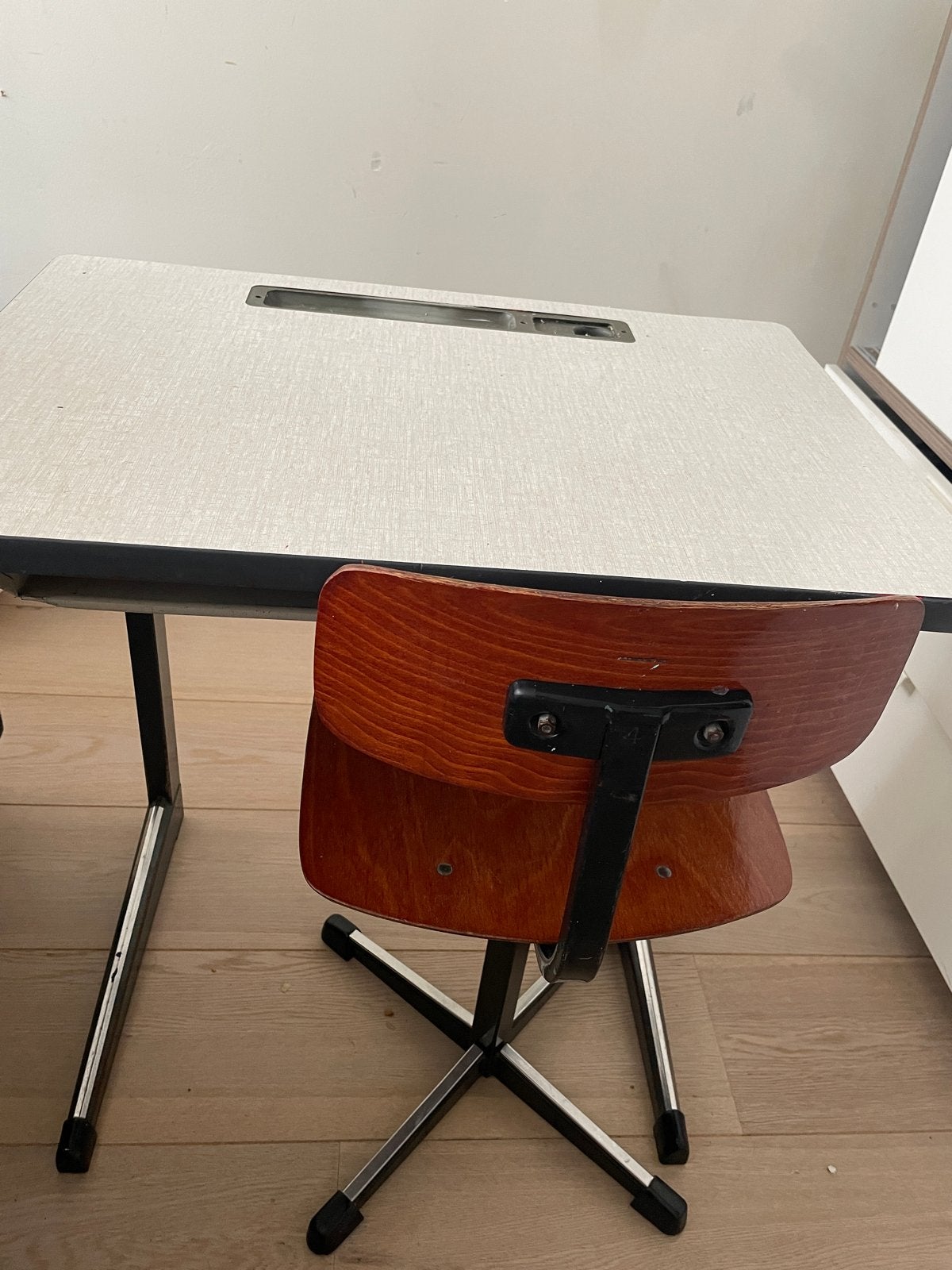 Vintage schooltafel met stoel, Huis en Inrichting, Ophalen, Gebruikt, Hout, Kinderbureau